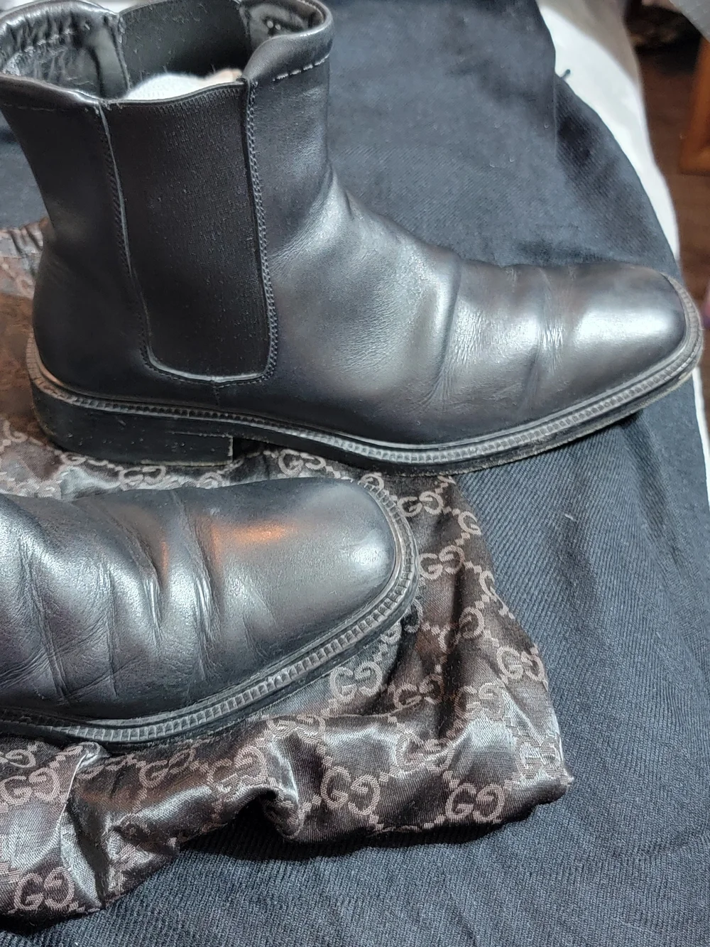 GUCCI Black Leather Men's Chelsea Boots - Classic Slip-On Style